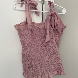 Adjustable bow tie top